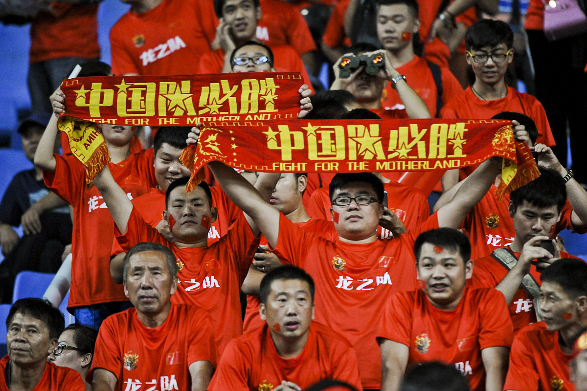 九游娱乐官方网站-国足队员团结协作，夺得国际赛桂冠