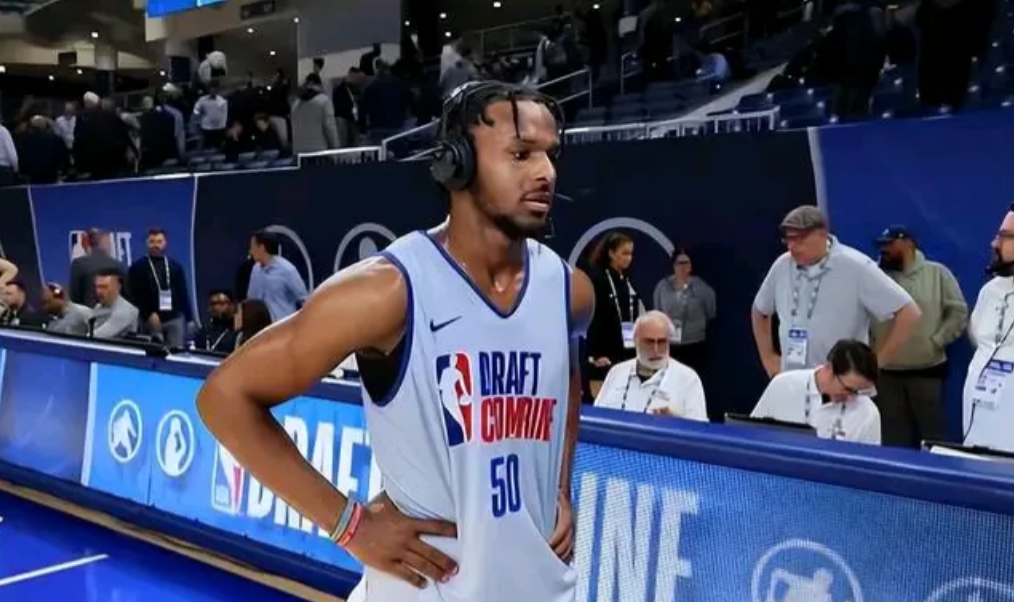 九游娱乐网站-包含NBA夏季联赛首场战罢，年轻球员表现出色的词条