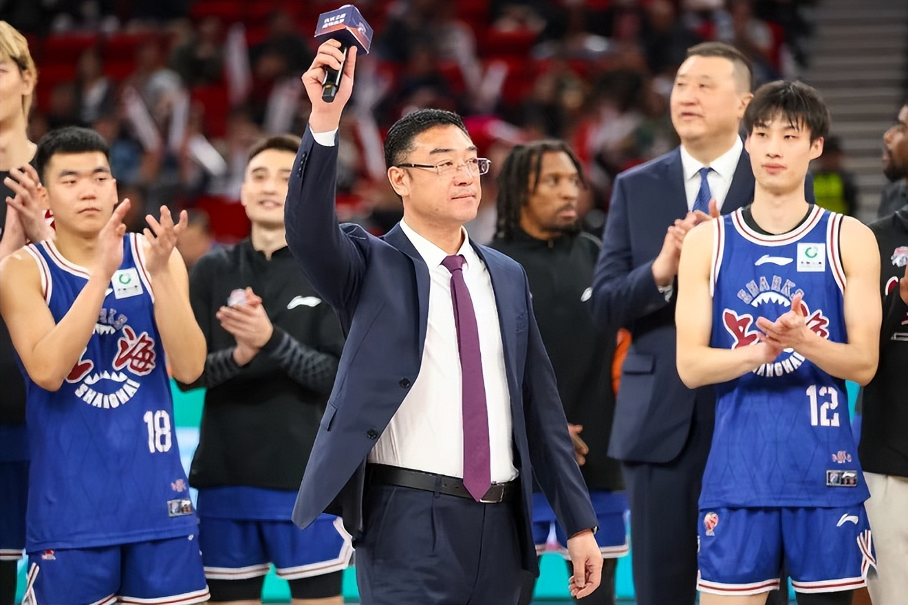 九游娱乐入口-包含格拉德巴赫薪酬纷争持续，球员离队传闻四起的词条