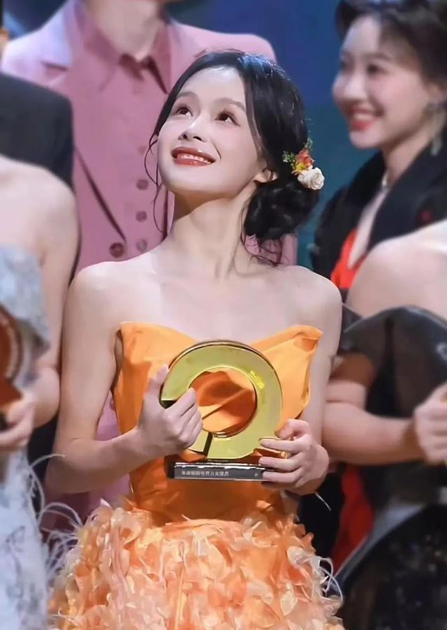 包含利奥内西球员表现不佳，受到质疑的词条